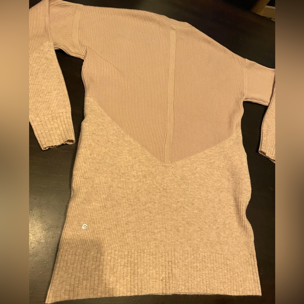 Lulu lemon, blush, oversized sweater w/pockets (size L)